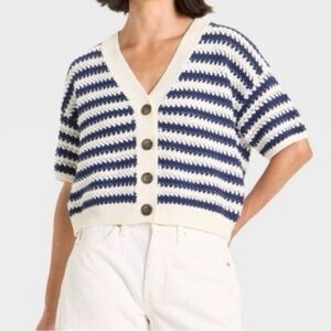 Universal thread short sleeve sweater